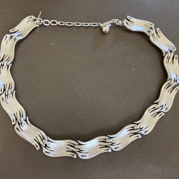 Vintage Trifari Silver Tone Collar Necklace Long Thread Statement in Great Shape - Picture 6 of 8